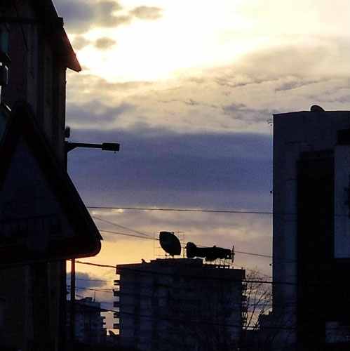 Read more about the article Светът е в чаша